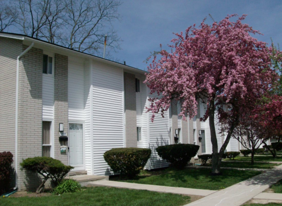 Pontiac Townhouses Cooperative Apartments in Pontiac, MI